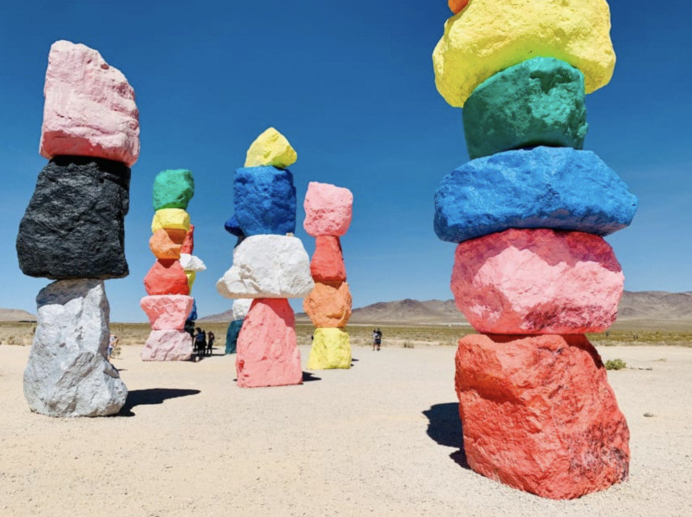 Las Vegas: 7 Magic Mountains & Pioneer Saloon Hummer Tour