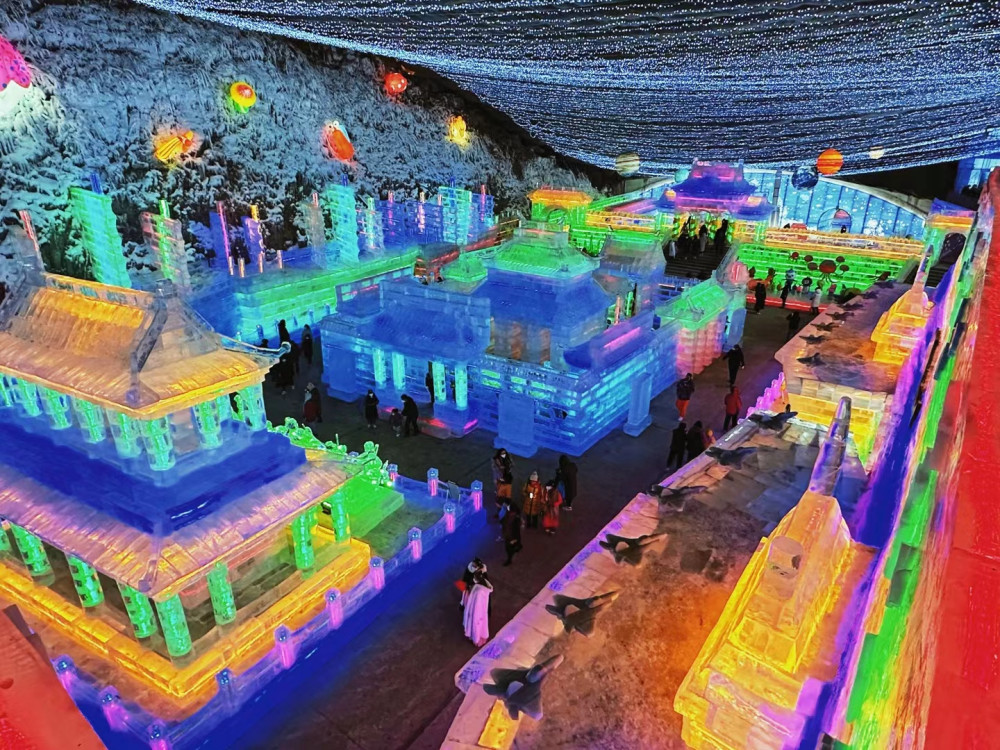 Private Day Tour to Badaling Great Wall and Longqing Gorge Ice Lantern Fest