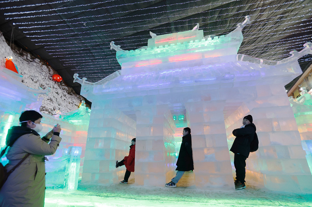 Beijing Afternoon tour to Ming Tombs & Longqing Gorge Ice Lantern Festival