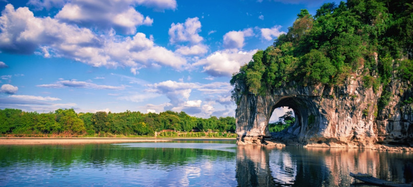 Guilin Private Tour to Reed Flute Cave, Elephant Trunk Hill, Daxu Old Town