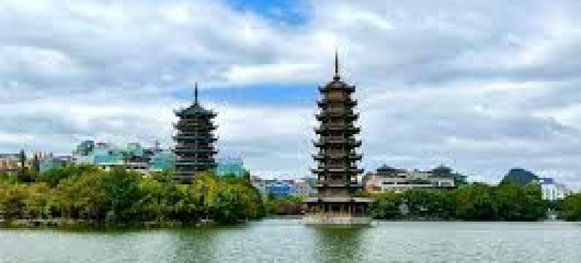 Guilin Private Tour to Reed Flute Cave, Elephant Trunk Hill, Daxu Old Town