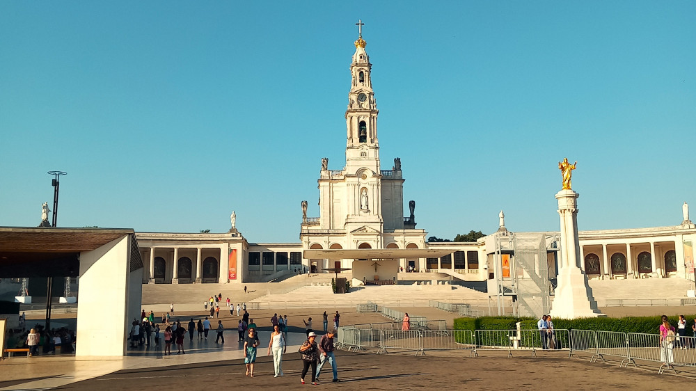 Private One Way Porto to Lisbon through Aveiro Fatima and Obidos