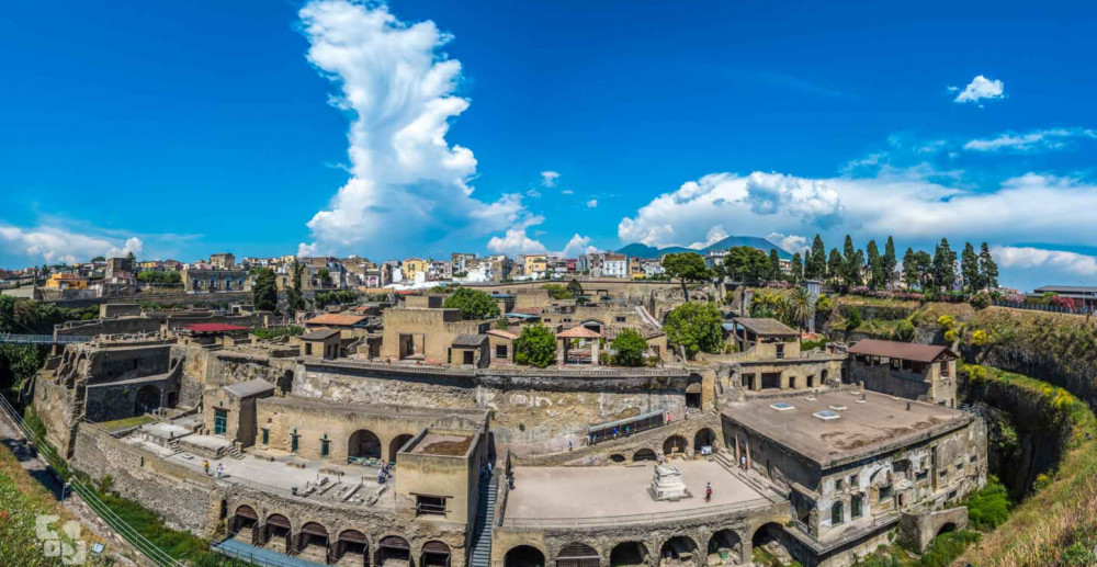 Pompeii & Herculaneum Guided Tour From Naples