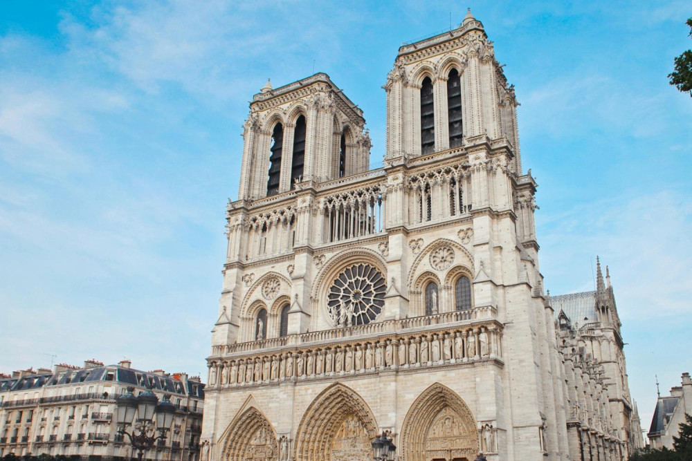 Notre Dame: Introductory Exterior Tour with Internal Audio Guide