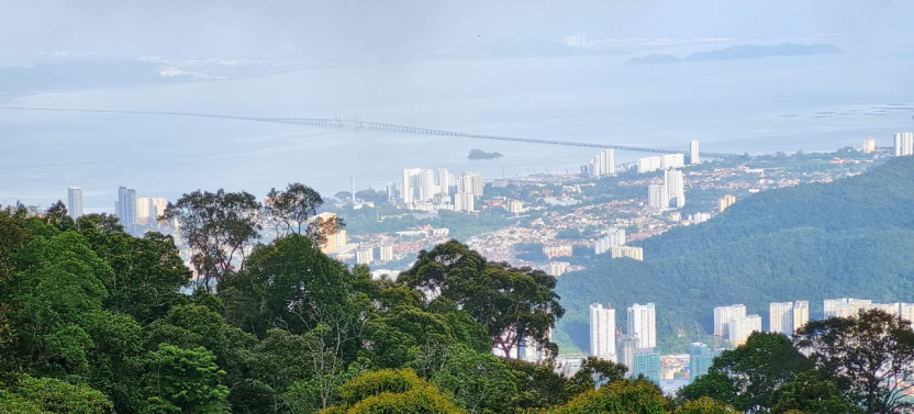 Private Penang Hill and Temple Exploration Tour with Tram Ticket