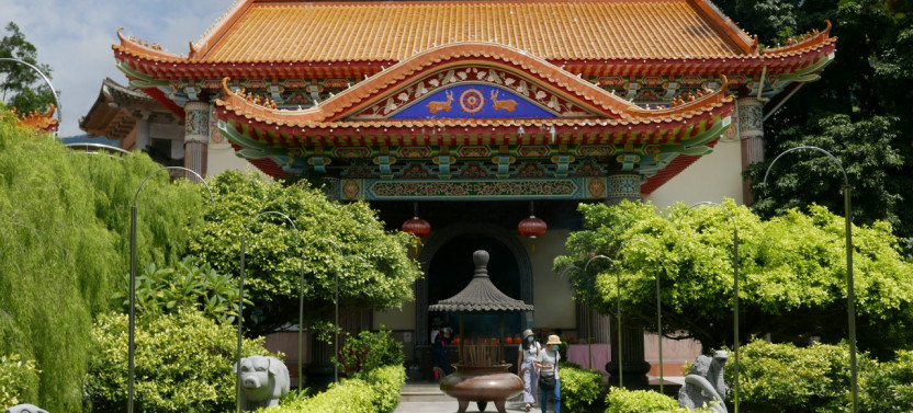 Private Penang Hill and Temple Exploration Tour with Tram Ticket