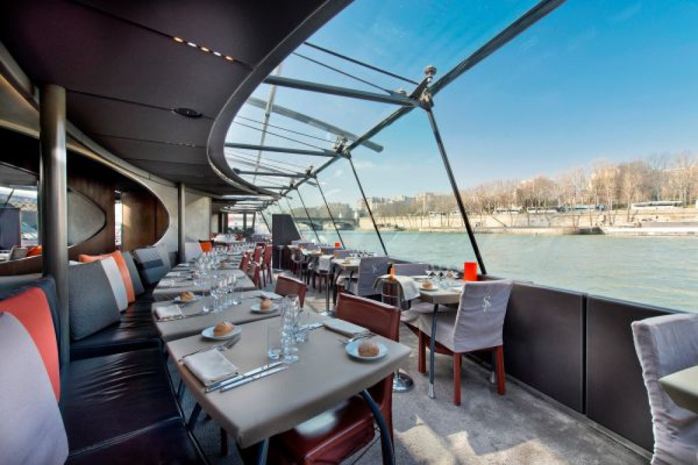 Luxury Escorted Paris Day Trip with Bateaux Parisiens Lunch Cruise (Class)