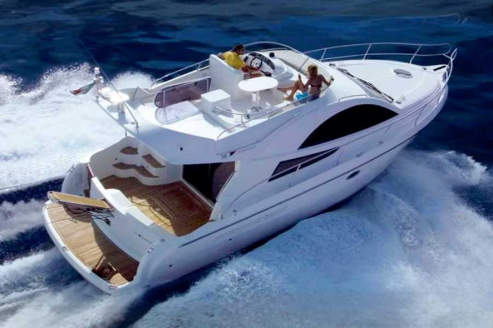 4 Hour Luxury Motor Yacht ( EARLY SUMMER 2025)