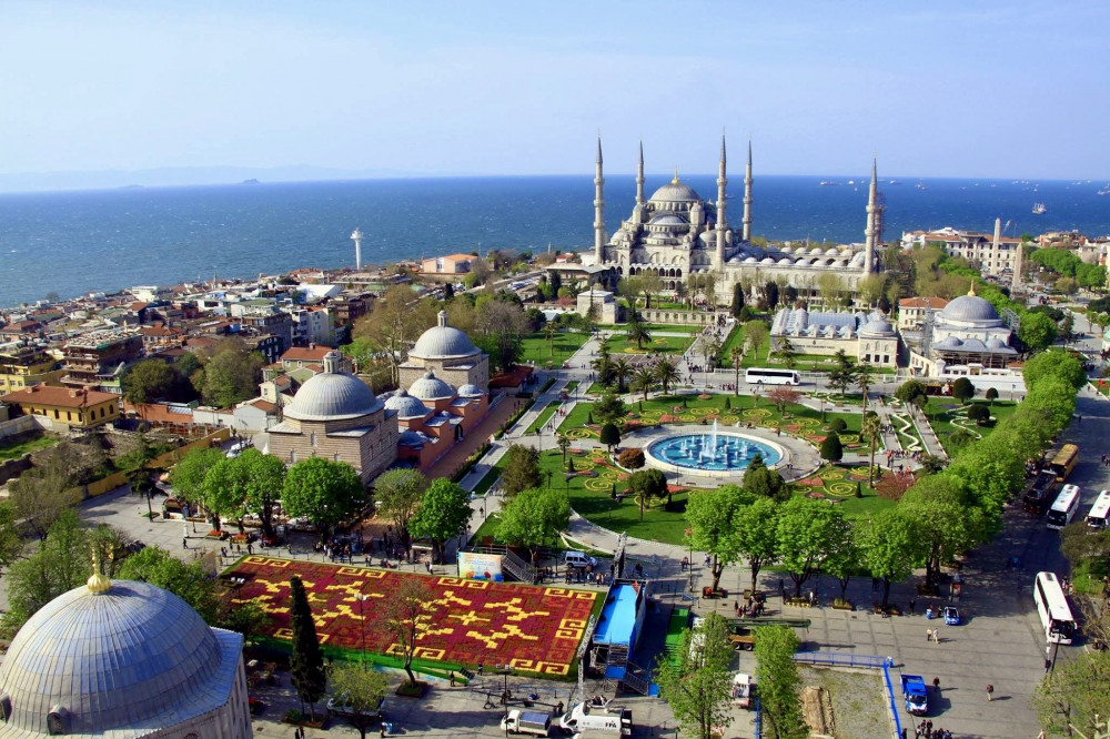 Istanbul Small-Group City and Secret Streets Tour with Guide