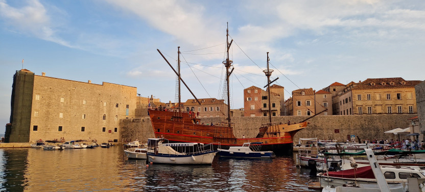 Dubrovnik Old Town Walking Tour and Cruise with Karaka