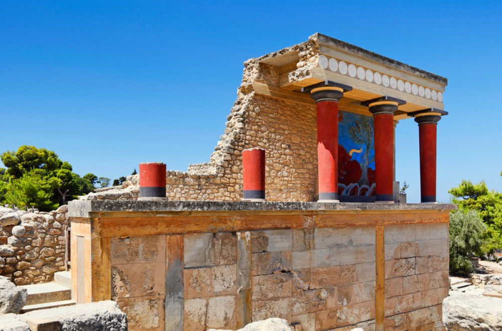 Knossos Palace & Archaeological Museum from Heraklion