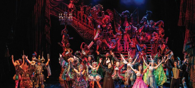 London: Phantom of the Opera with a Two-Course Pre-show Meal & Drink