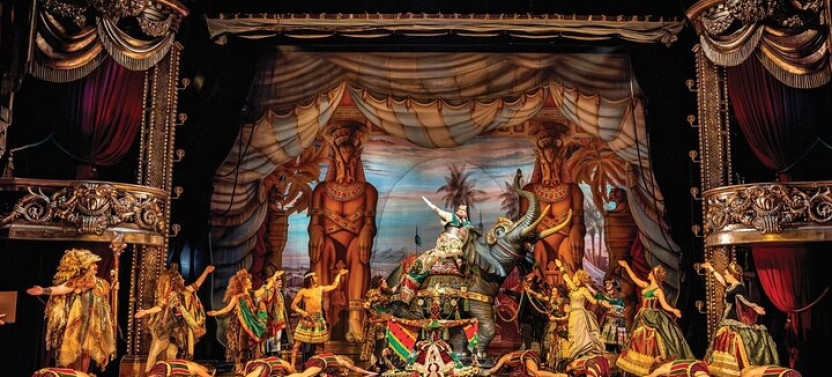 London: Phantom of the Opera with a Two-Course Pre-show Meal & Drink