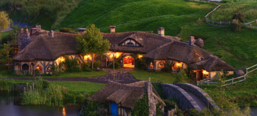 Hobbiton Movie Set & Waitomo Glowworm Caves Day Tour