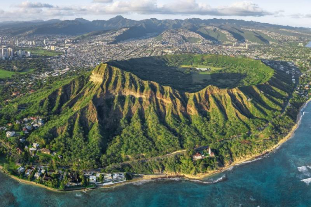 Diamond Head Shuttle Tour with Tickets to Hike Included