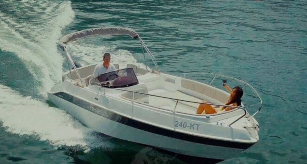 Boat Tour of the Polignano a Mare Caves - with Skipper (1.5 hr) Private