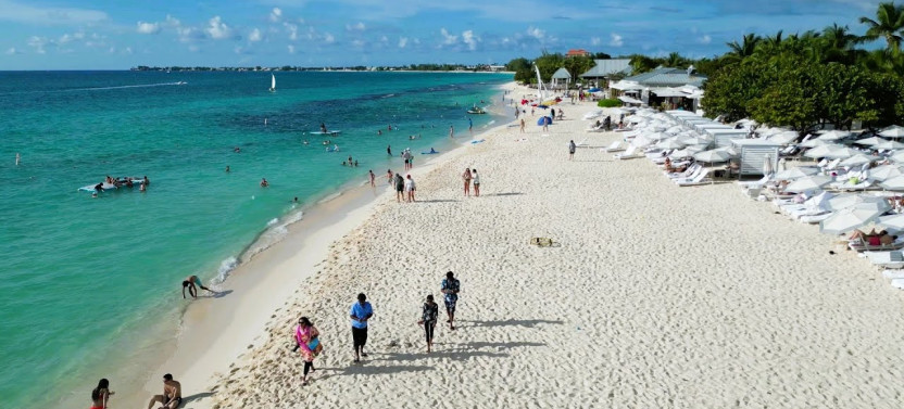 Cayman Crystal Caves and Seven Mile Beach Tour
