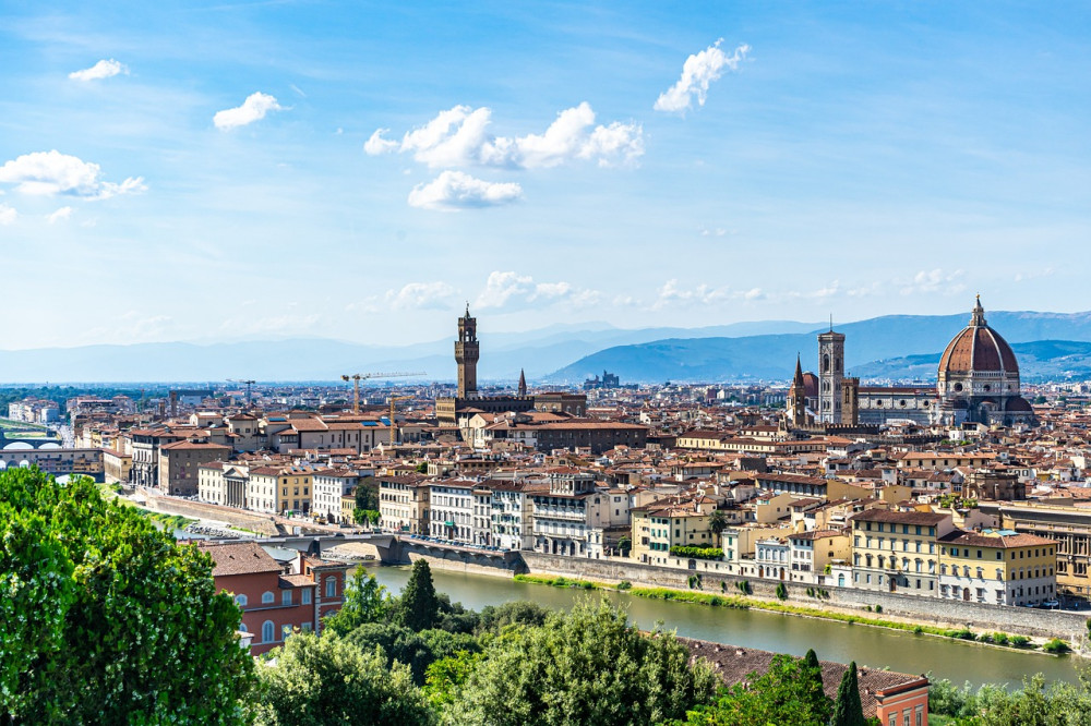 Walking Tour in Florence with Tastings and Stories