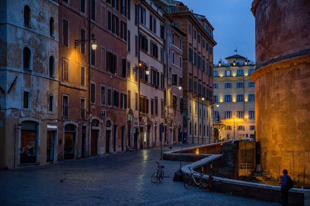 Walking Tour in Rome with Tastings and Stories