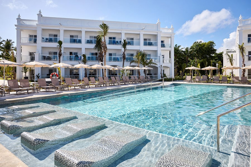 Private Transfer from Riu Palace Bavaro to Santo Domingo Airport