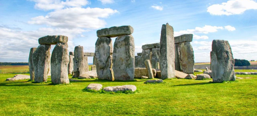 Stonehenge and Bath Full-Day Tour from London with a Guide