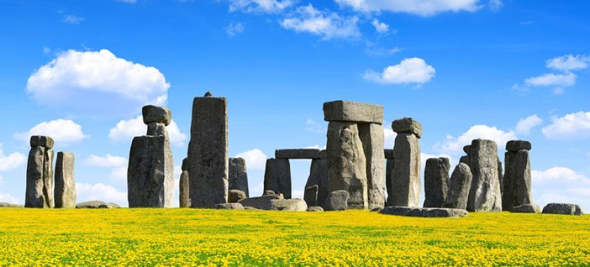 Stonehenge and Bath Full-Day Tour from London with a Guide