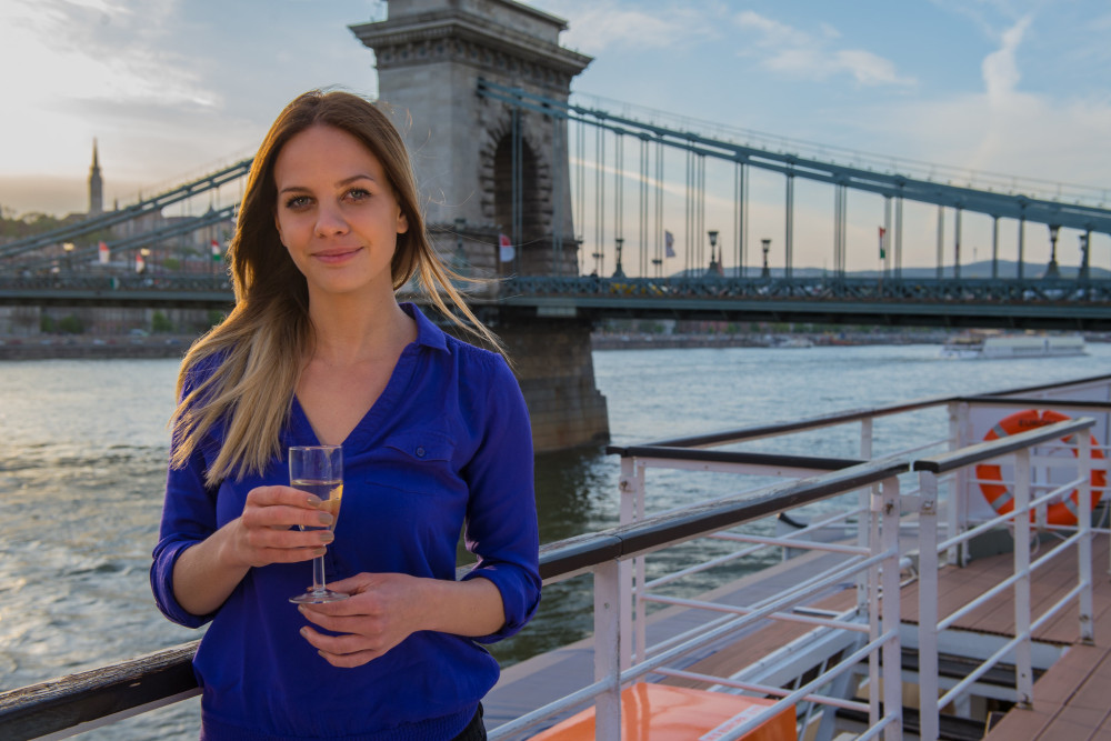 Budapest Danube Sightseeing Cruise with Audioguide