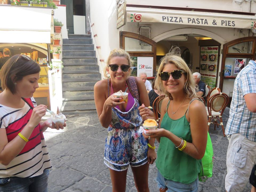 Florence: Oltrarno Artisans And Wine Windows