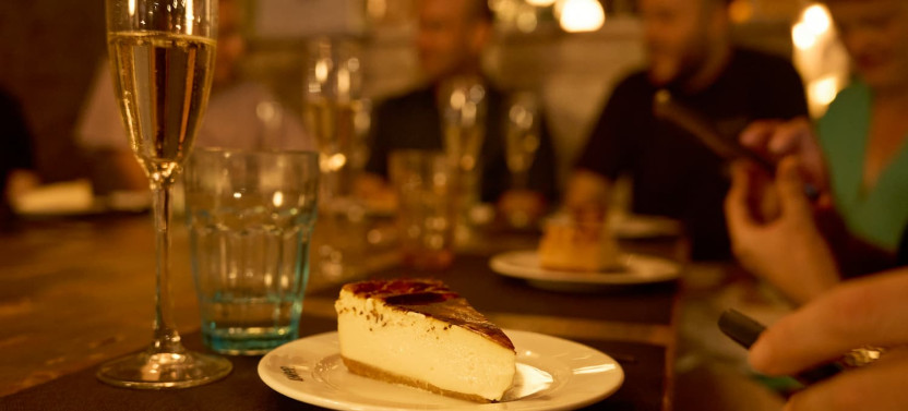 Barcelona El Born Gourmet Tapas & Wine Private Tour, photo 4 of 7