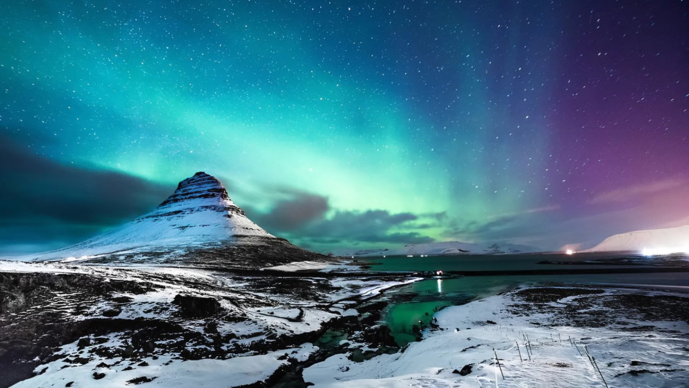 Cozy Nights & Northern Lights: Minibus Tour