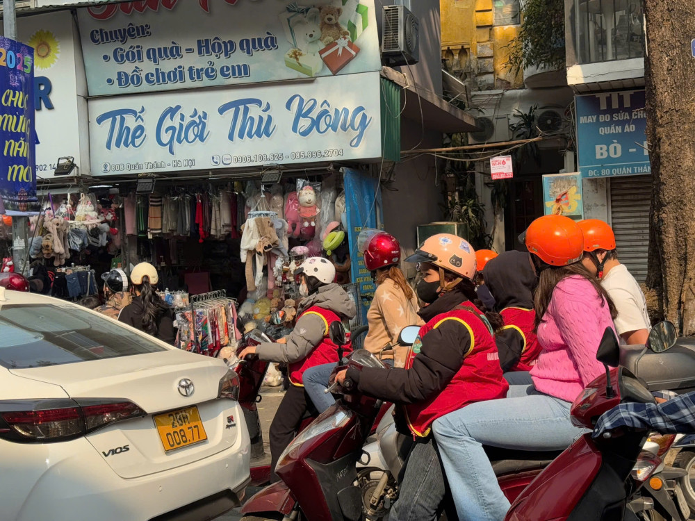Hanoi Hidden Gems Half-Day Bicycle Tour