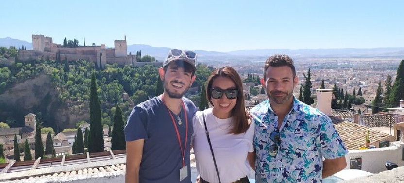 Alhambra with Nazaries Palaces: Private Tour