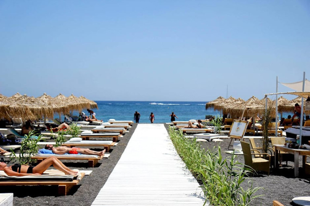 Roundtrip Transfer to Black Sand Beach from your Santorini Hotel
