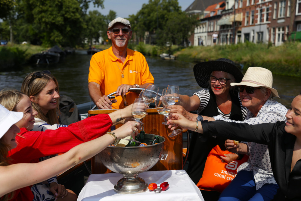 Dutch Bitterballen & Drinks Cruise in Haarlem