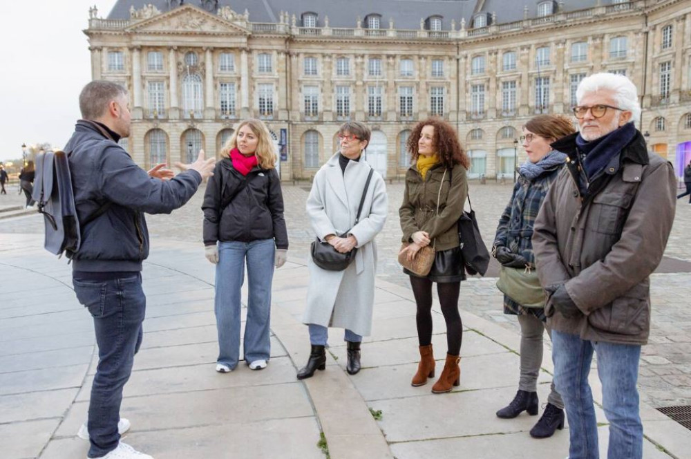 Private Bordeaux Walking Tour with La Cite du Vin and a Canelé