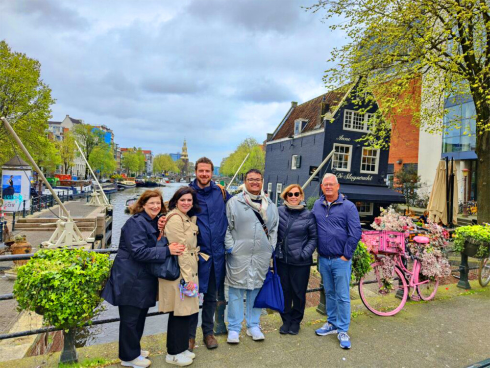 Skipping Lines & Sipping Beers: A History Tour of Amsterdam