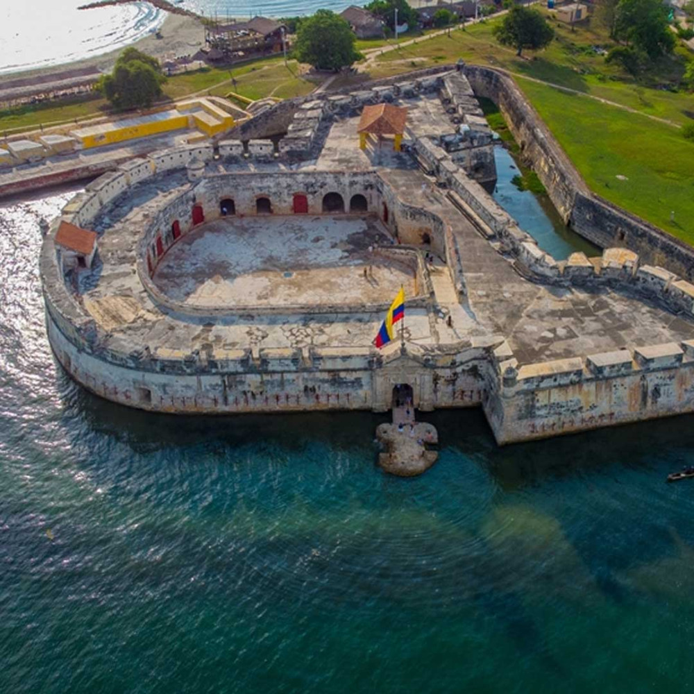 Boat Tour to 5 Rosario Islands with Snorkeling and Plankton Activity