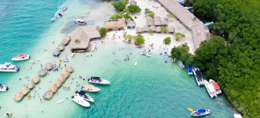 Boat Tour to 5 Rosario Islands with Snorkeling and Plankton Activity