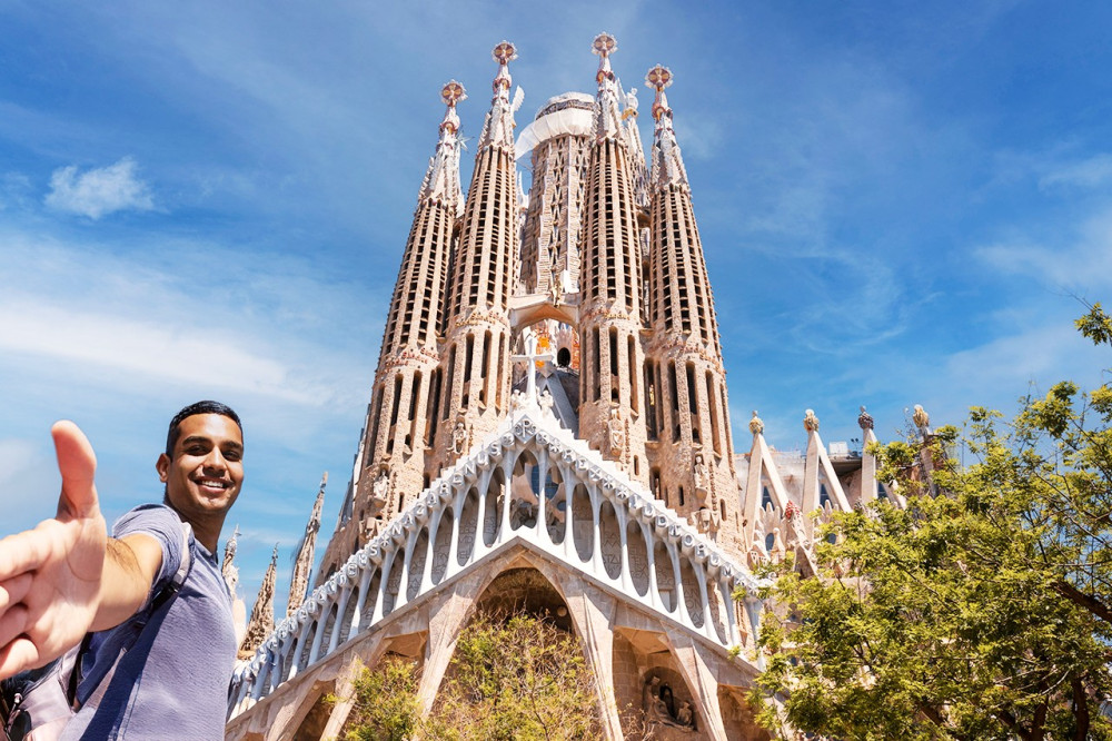 Skip The Line Sagrada Familia Tour with English Speaking Guide