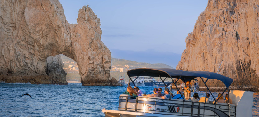 Private Luxury Whale Watching & Arch Tour (2-Hours)