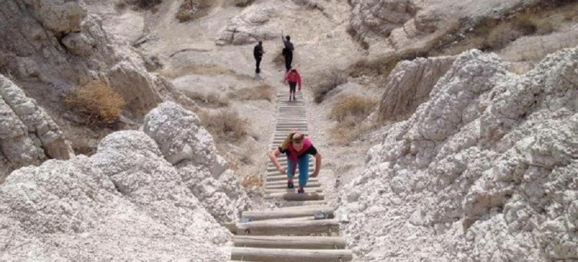 Private Badlands Package: Western South Dakota Scenic Drive +Hike