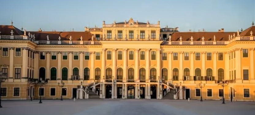 Vienna in a Day: Private City Highlights & Schönbrunn Full Day Tour