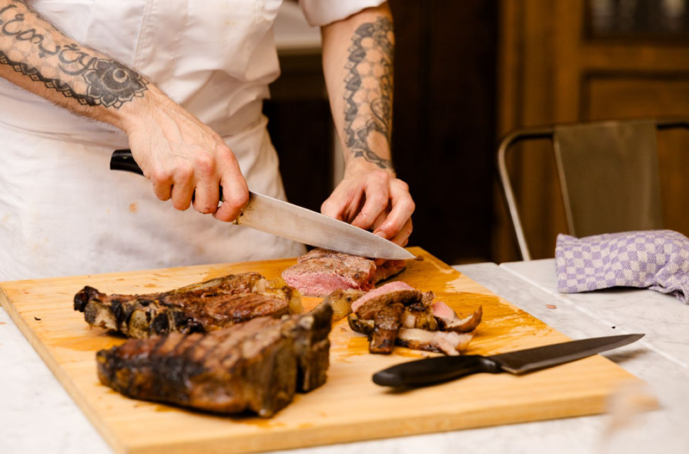 MasterSteak: Learn to cook Florentine style steak and Unlimited Wine