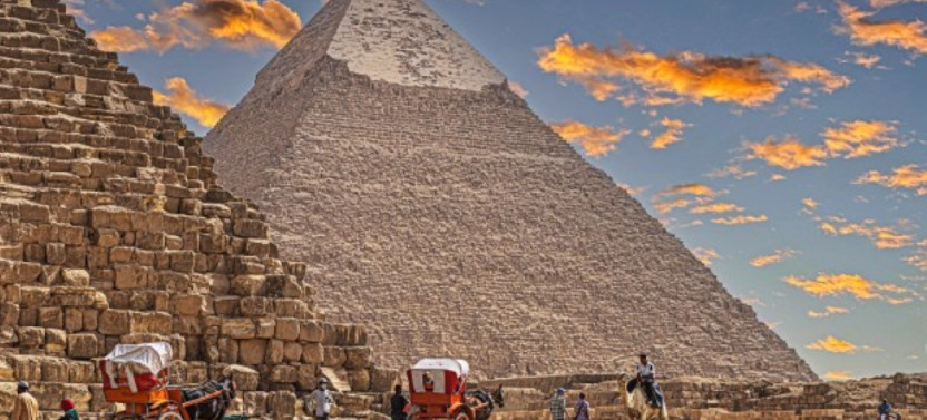 Cairo Tour by Bus: Pyramids, Sphinx & Museum with Lunch - Hurghada