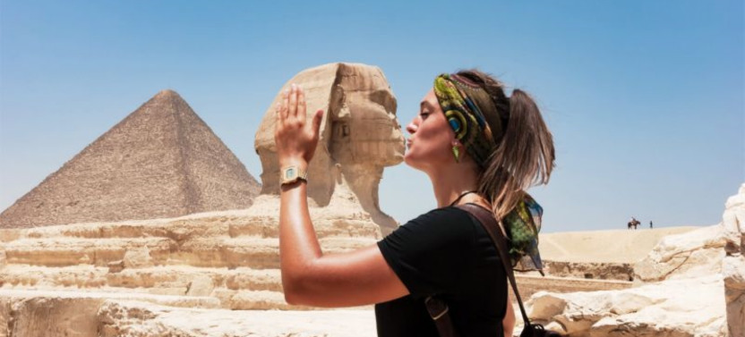 Cairo Tour by Bus: Pyramids, Sphinx & Museum with Lunch - Hurghada