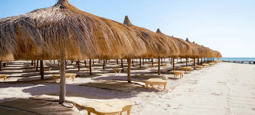 Giftun Hula Hula Island Sea Trip with Parasailing & Lunch - Hurghada