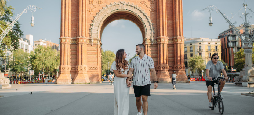 Barcelona - Romantic Private Photoshoot for Couples-Top-Rated Photographer, photo 3 of 8