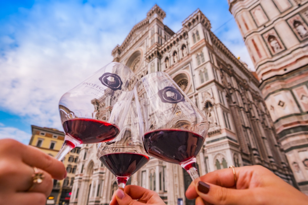 Cheers to Florence: Exclusive Small-Group Wine & Food Walk with 3 Tastings