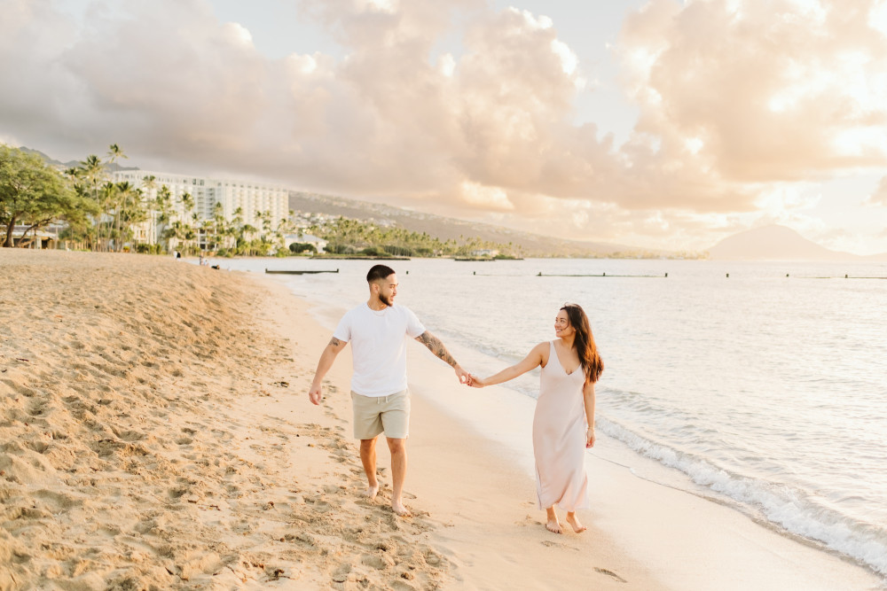 Honolulu - Romantic Private Photoshoot for Couples with a Top-Rated Local Photographer