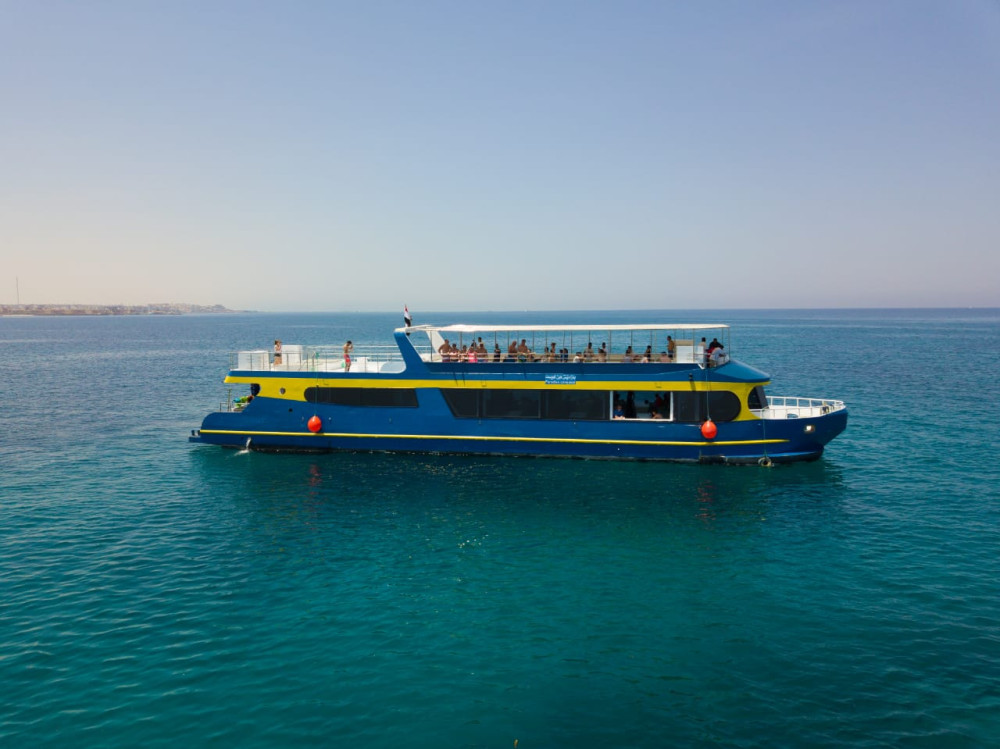Semi Submarine Snorkeling & Fly Parasailing Adrenaline - Hurghada